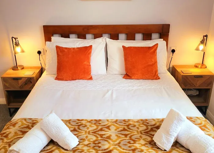 1 Merchants Gate - 2 Bedroom, City Apartment With Private Parking