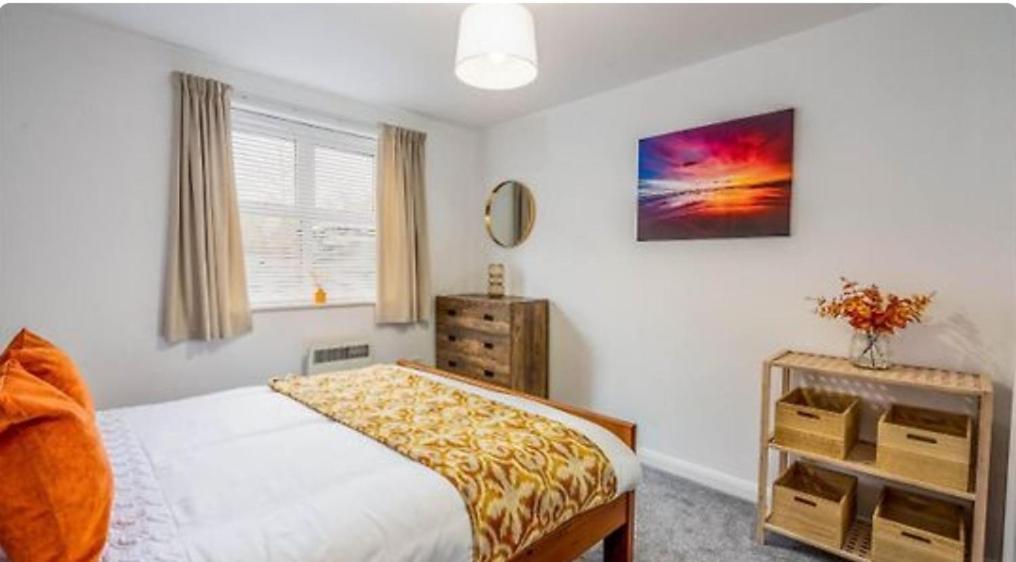 Apartment 1 Merchants Gate - 2 Bedroom, With Private Parking *